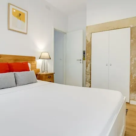 Homey One-bedroom In Alcantara Lisbon