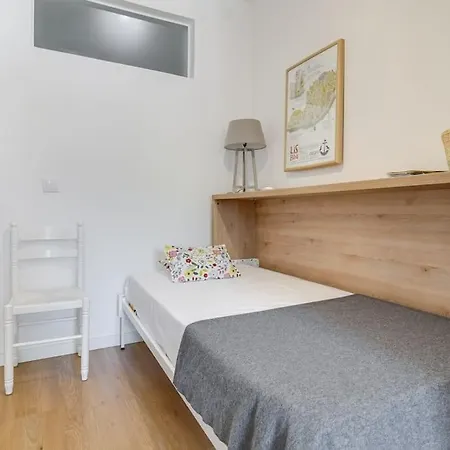 Homey One-bedroom In Alcantara