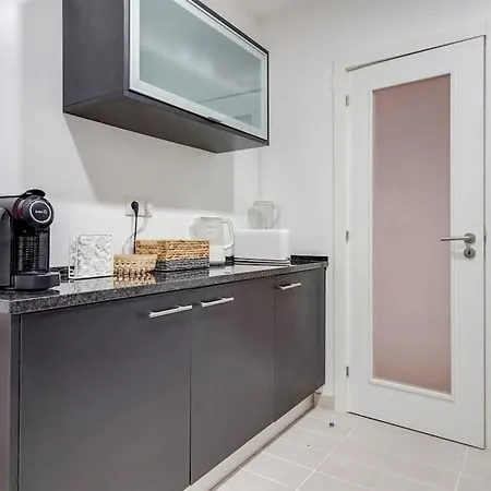 Homey One-bedroom In Alcantara Apartment Lisbon