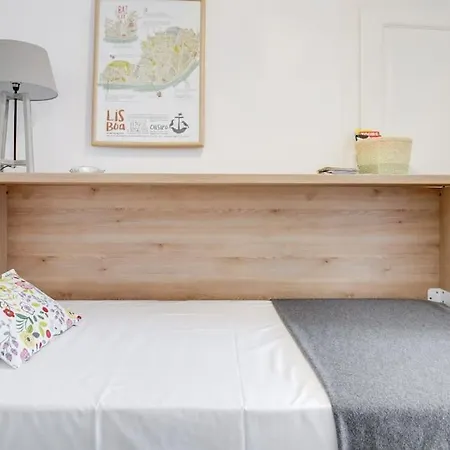 Homey One-bedroom In Alcantara Apartment Lisbon
