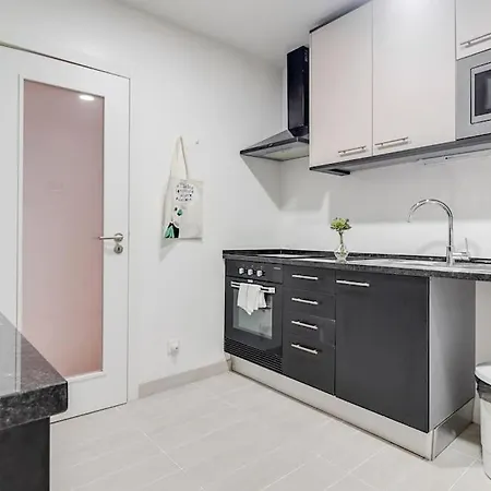 Apartment Homey One-bedroom In Alcantara *