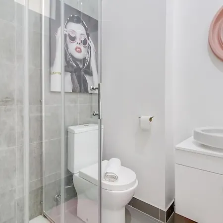 Homey One-bedroom In Alcantara * Lisbon