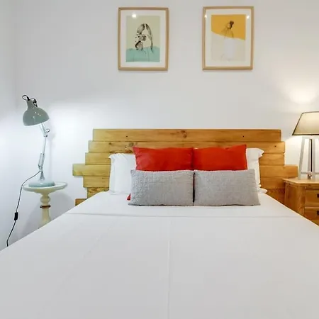 Homey One-bedroom In Alcantara Apartment